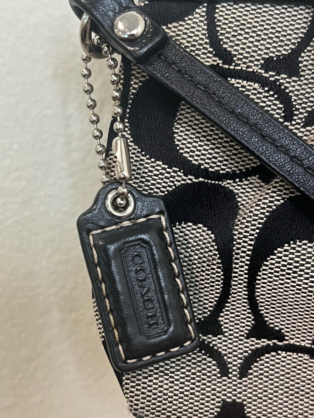 Coach Soho Signature Pleated Jacquard Wristlet Black and Gray - Picture 3 of 10